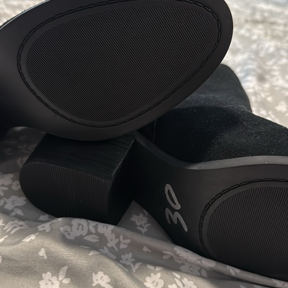 Toms Black Women’s Suede Ankle Booties SOLD OUT with Heel Support CUTE size 9 - Picture 8 of 17